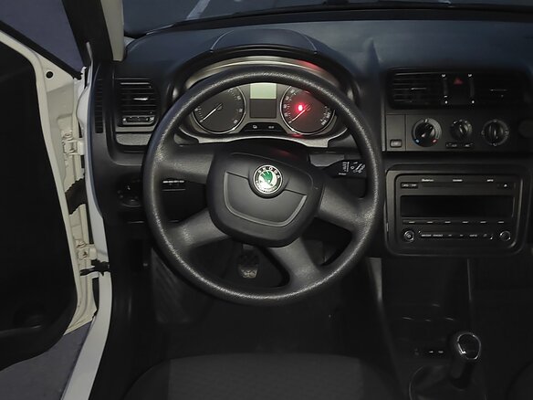 2013 Skoda Fabia II Рестайлинг, белый, 650000 рублей - вид 6