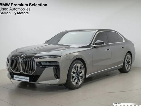 BMW 7 серии VII (G70)