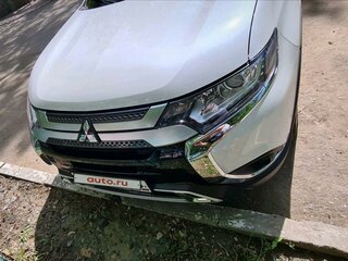 2020 Mitsubishi Outlander III Рестайлинг 3, белый, 2000000 рублей, вид 4