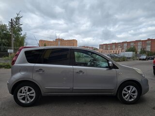2011 Nissan Note I Рестайлинг, серебристый, 685000 рублей, вид 4