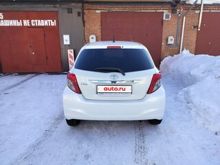 2012 Toyota Vitz III (XP130), белый, 835000 рублей, вид 3