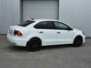 2017 Volkswagen Polo V Рестайлинг, белый, 1029000 рублей, вид 4