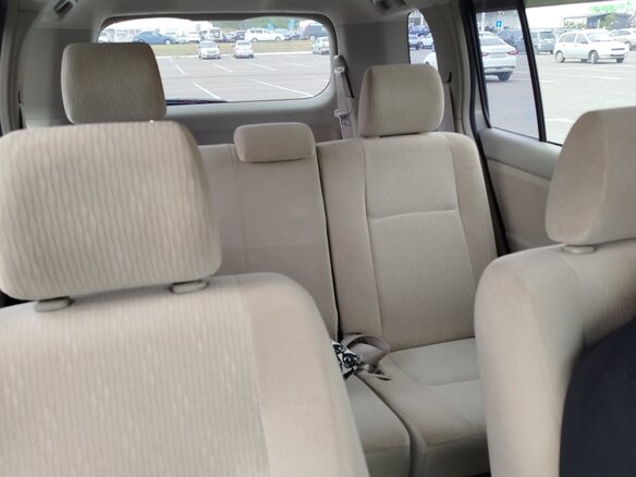 2009 Toyota ISis I Рестайлинг, серебристый, 1250000 рублей - вид 4