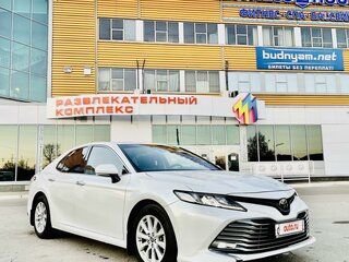 2019 Toyota Camry VIII (XV70), белый, 2900000 рублей, вид 3