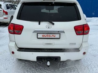 2012 Toyota Sequoia II, белый, 3900000 рублей, вид 2