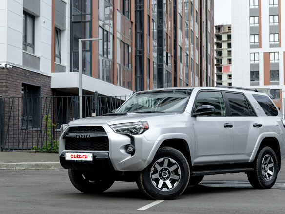 2022 Toyota 4Runner V Рестайлинг, серебристый, 8590000 рублей - вид 4