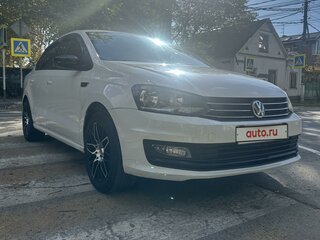 2017 Volkswagen Polo V Рестайлинг, белый, 680000 рублей, вид 1