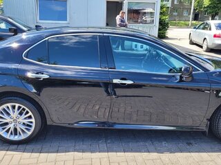 2018 Toyota Camry VIII (XV70), чёрный, 3250000 рублей, вид 2
