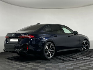 2026 BMW 5 серии 530i xDrive VIII (G60/G61/G68), синий, 9800000 рублей, вид 5