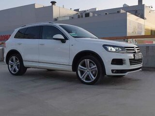 2013 Volkswagen Touareg II, белый, 4300000 рублей, вид 1