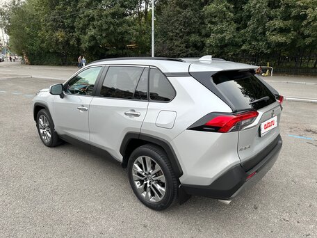 2020 Toyota RAV4 V (XA50), серебристый, 2999999 рублей, вид 3