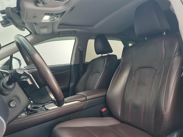 2019 Lexus RX 300 IV Рестайлинг, белый, 5250000 рублей - вид 16