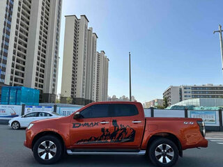 2023 Isuzu D-Max III, оранжевый, 2500000 рублей, вид 3