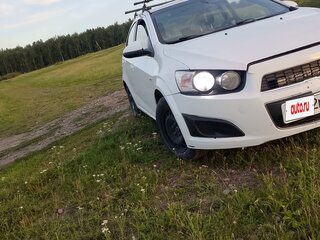 2014 Chevrolet Aveo II, белый, 400000 рублей, вид 2