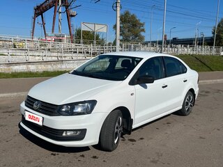 2018 Volkswagen Polo V Рестайлинг, белый, 900000 рублей, вид 1