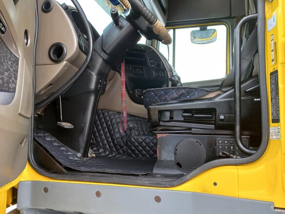 2008 DAF XF 105, жёлтый, 2150000 рублей - вид 2
