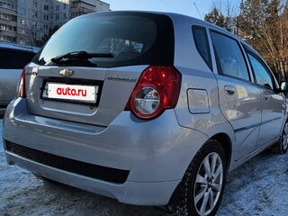 2010 Chevrolet Aveo I Рестайлинг, серебристый, 470000 рублей, вид 3