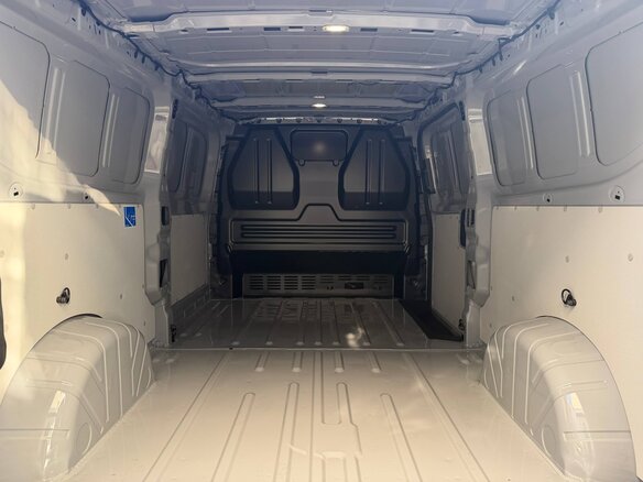 2025 Volkswagen Transporter T7, серый, 7200000 рублей - вид 12