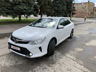 2016 Toyota Camry VII (XV50) Рестайлинг, белый, 2600000 рублей, вид 1