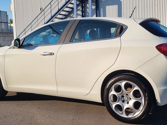 2013 Alfa Romeo Giulietta III, белый, 955000 рублей - вид 1