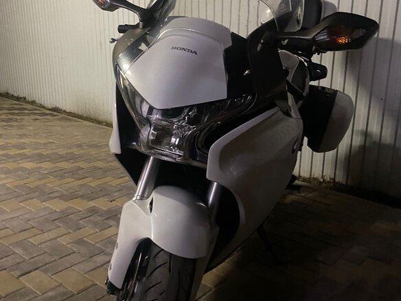 2010 Honda VFR 1200, белый, 825000 рублей - вид 14