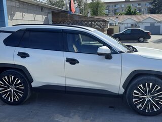2021 Toyota RAV4 V (XA50), белый, 3550000 рублей, вид 3