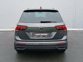 2021 Volkswagen Tiguan II Рестайлинг, серый, 3340000 рублей, вид 5