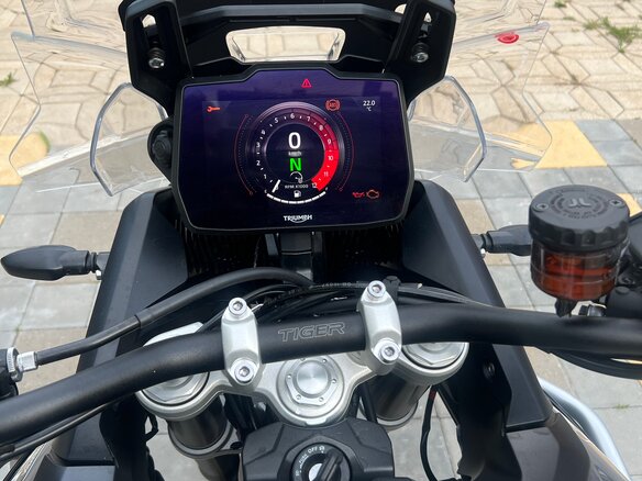 2024 Triumph Tiger 900, серый, 1700000 рублей - вид 7