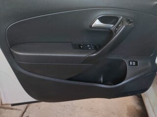 2013 Volkswagen Polo V, белый, 750000 рублей, вид 2