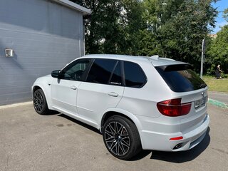 2009 BMW X5 35d II (E70), серебристый, 2328000 рублей, вид 3