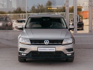 2017 Volkswagen Tiguan II, серебристый, 2130000 рублей, вид 2