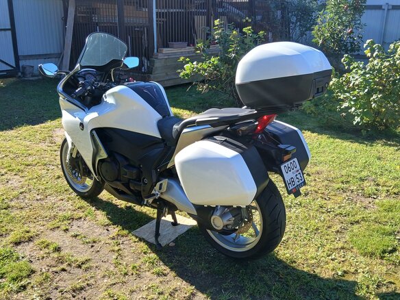 2010 Honda VFR 1200, белый, 950000 рублей