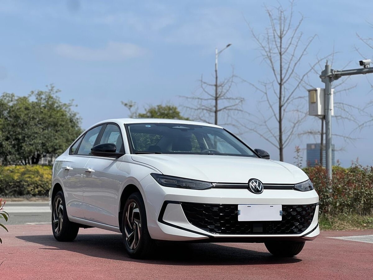 Открыть фотографии: Volkswagen Lavida IV