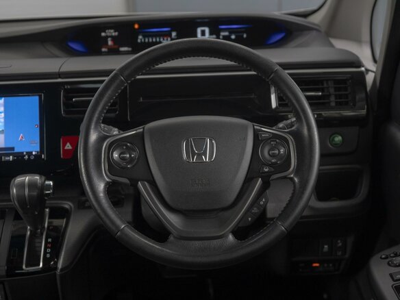 2016 Honda Stepwgn Spada V, белый - вид 21