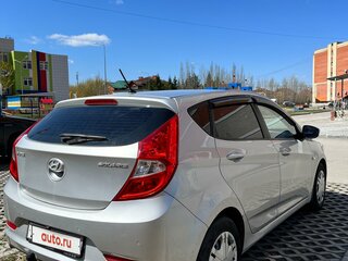 2014 Hyundai Solaris I Рестайлинг, серебристый, 1300000 рублей, вид 5