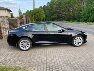 2018 Tesla Model S 75D I Рестайлинг, чёрный, 3180000 рублей, вид 4