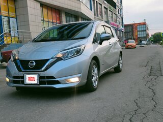 2018 Nissan Note e-Power II Рестайлинг, серый, 1190000 рублей, вид 4
