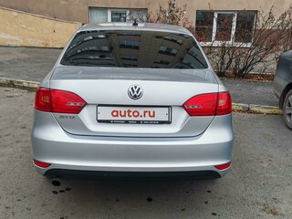 2013 Volkswagen Jetta VI, серебристый, 1300000 рублей, вид 2