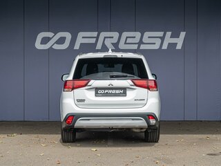 2019 Mitsubishi Outlander III Рестайлинг 3, белый, 1680000 рублей, вид 4