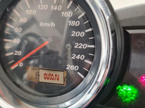 2010 Suzuki GSX 1400, белый - вид 13
