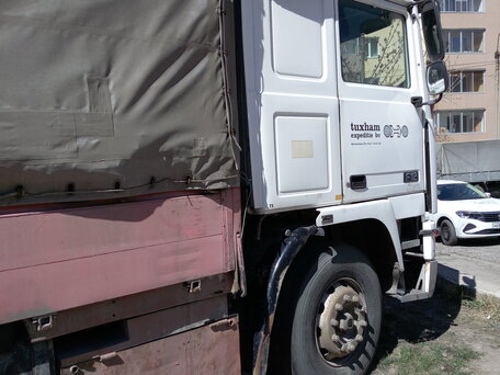 1991 Volvo F-Series, белый, 600000 рублей, вид 2