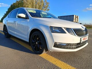 2017 Skoda Octavia III (A7) Рестайлинг, белый, 1440000 рублей, вид 3