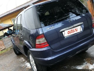 1998 Mercedes-Benz M-Класс 320 I (W163), синий, 240000 рублей, вид 3
