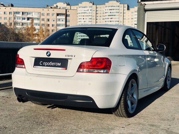 2011 BMW 1 серии 135i I (E82/E88) Рестайлинг 2, белый - вид 3