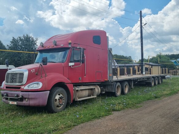 2003 Freightliner Century Class, красный, 1690000 рублей - вид 2