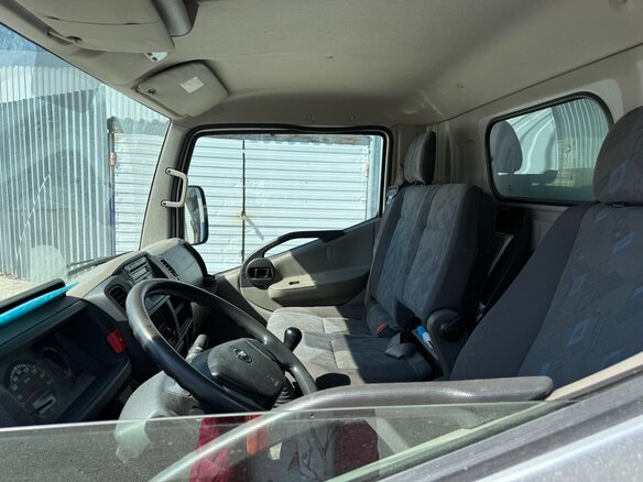 2013 Nissan Cabstar, серебристый, 2200000 рублей - вид 10