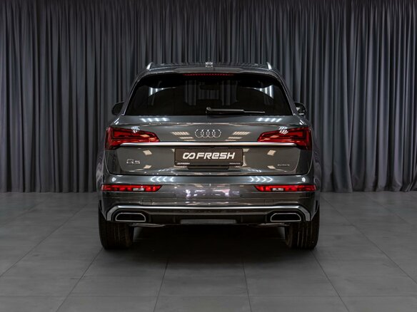 2021 Audi Q5 45 TFSI II (FY) Рестайлинг, серый, 4959000 рублей - вид 3