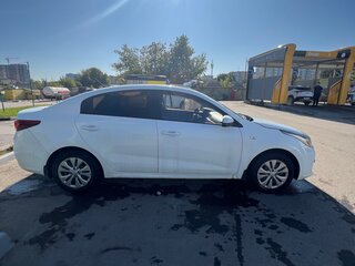 2019 Kia Rio IV, белый, 960000 рублей, вид 3
