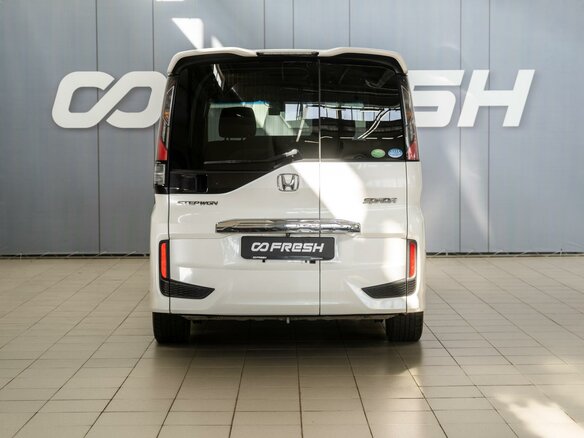 2016 Honda Stepwgn Spada V, белый - вид 3