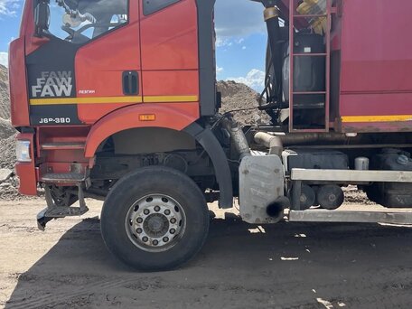 2022 FAW J6 CA3252, красный, 3500000 рублей, вид 3